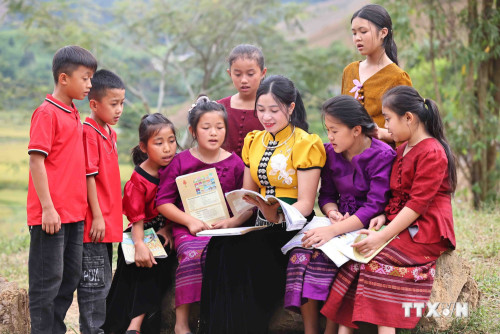 Những thầy, cô giáo trẻ "gieo chữ" nơi vùng cao biên giới