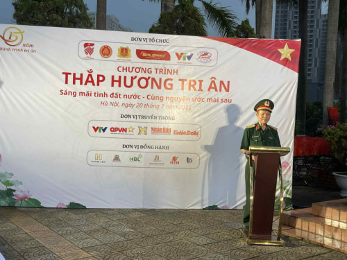 Thắp hương tri ân 2025 "Sáng mãi tình đất nước, cùng nguyện ước mai sau"
