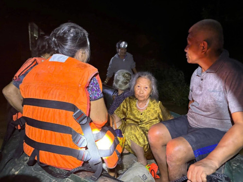 Nghệ An kêu gọi ủng hộ đồng bào bị thiệt hại do bão số 3 (Wipha)