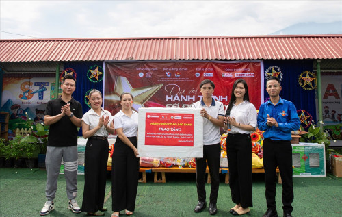Mang Tết Trung thu đến với các em nhỏ vùng cao Lào Cai