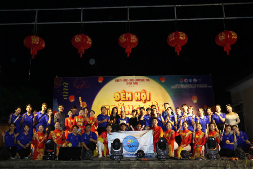 Sinh viên Thủ đô mang "Đêm hội Trăng rằm" ấm áp đến với các học sinh Ninh Bình