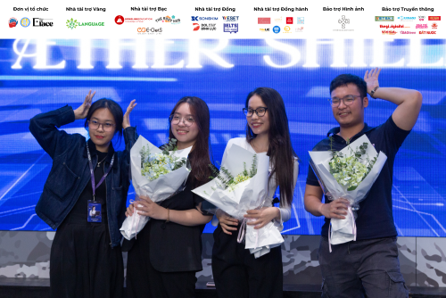 Đội thi CYBERCROWN giành danh hiệu “Đội thi xuất sắc nhất”