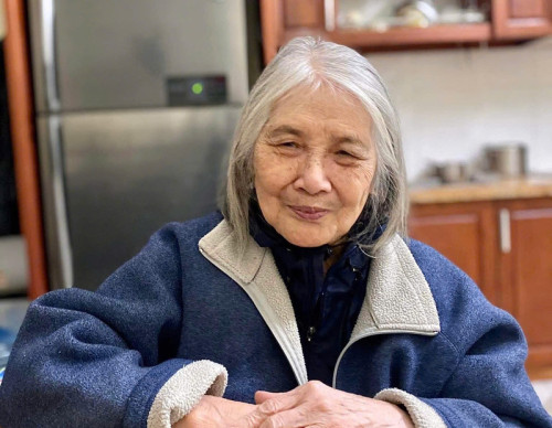 'Bà tiên' 90 tuổi và hàng nghìn chiếc áo len của tình yêu thương