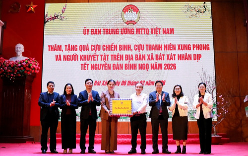Tổng Thư ký Ủy ban Trung ương MTTQ Việt Nam thăm, chúc Tết tại Lào Cai