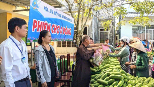 Điểm sinh hoạt tôn giáo tập trung Thiện Quang vận động 35 triệu đồng trao 100 phần quà Tết cho người khó khăn