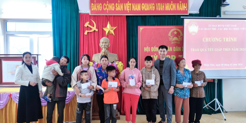 Tết nghĩa tình tại xã Thiệu Viên: Bác sĩ Quang Dũng cùng MTTQ trao quà Tết, chung tay mang xuân đến bà con