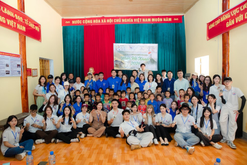 Tuổi trẻ CLB Thiện nguyện Sắc màu – Học viện Hành chính và Quản trị công xung kích vì cộng đồng