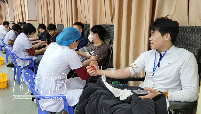 truong dai hoc thai binh tiep nhan 201 don vi mau trong ngay hoi hien mau tinh nguyen 14432220022025