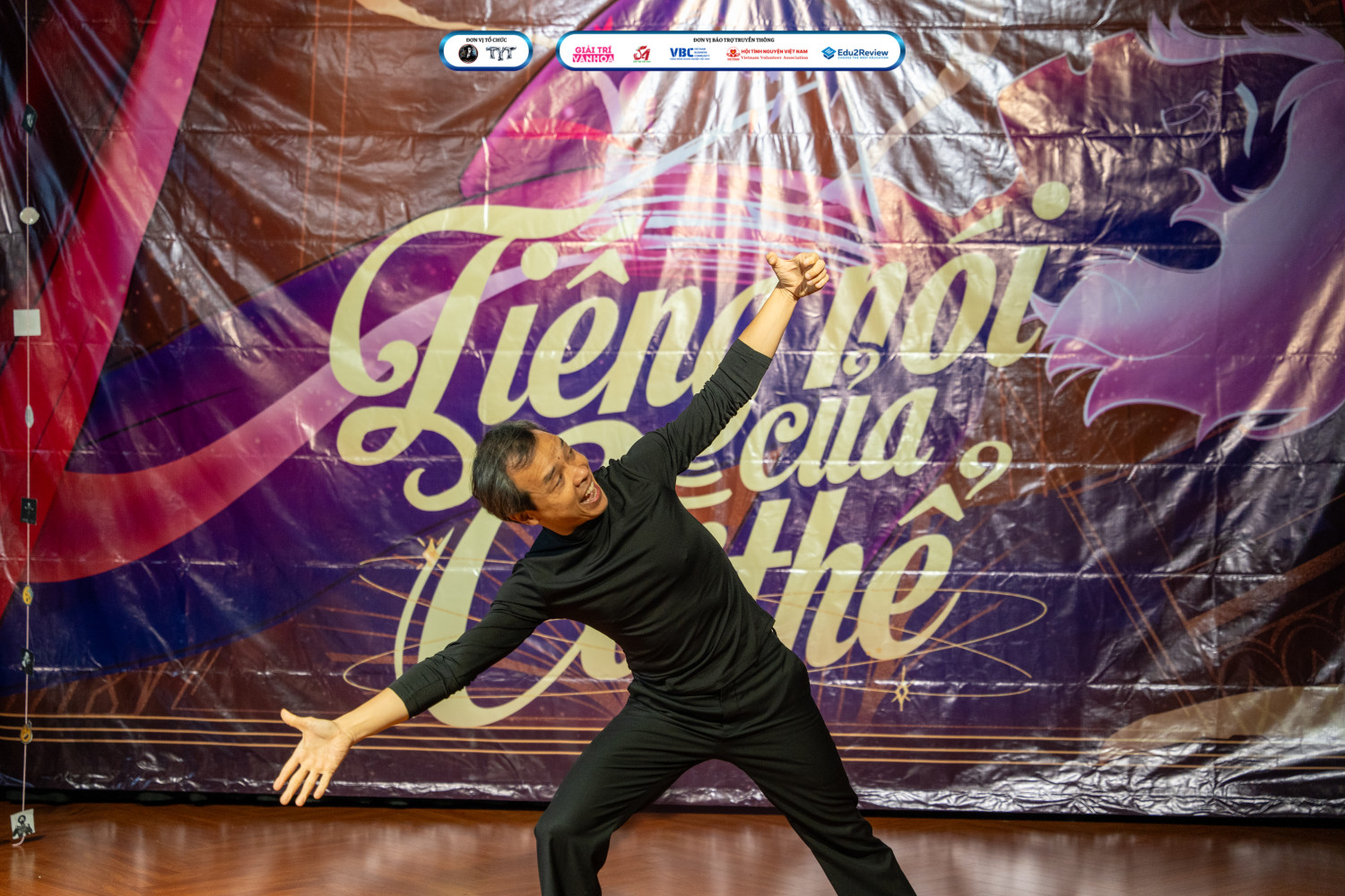 Ảnh 3 Ảnh nghệ sĩ Hoàng Tùng biểu diễn